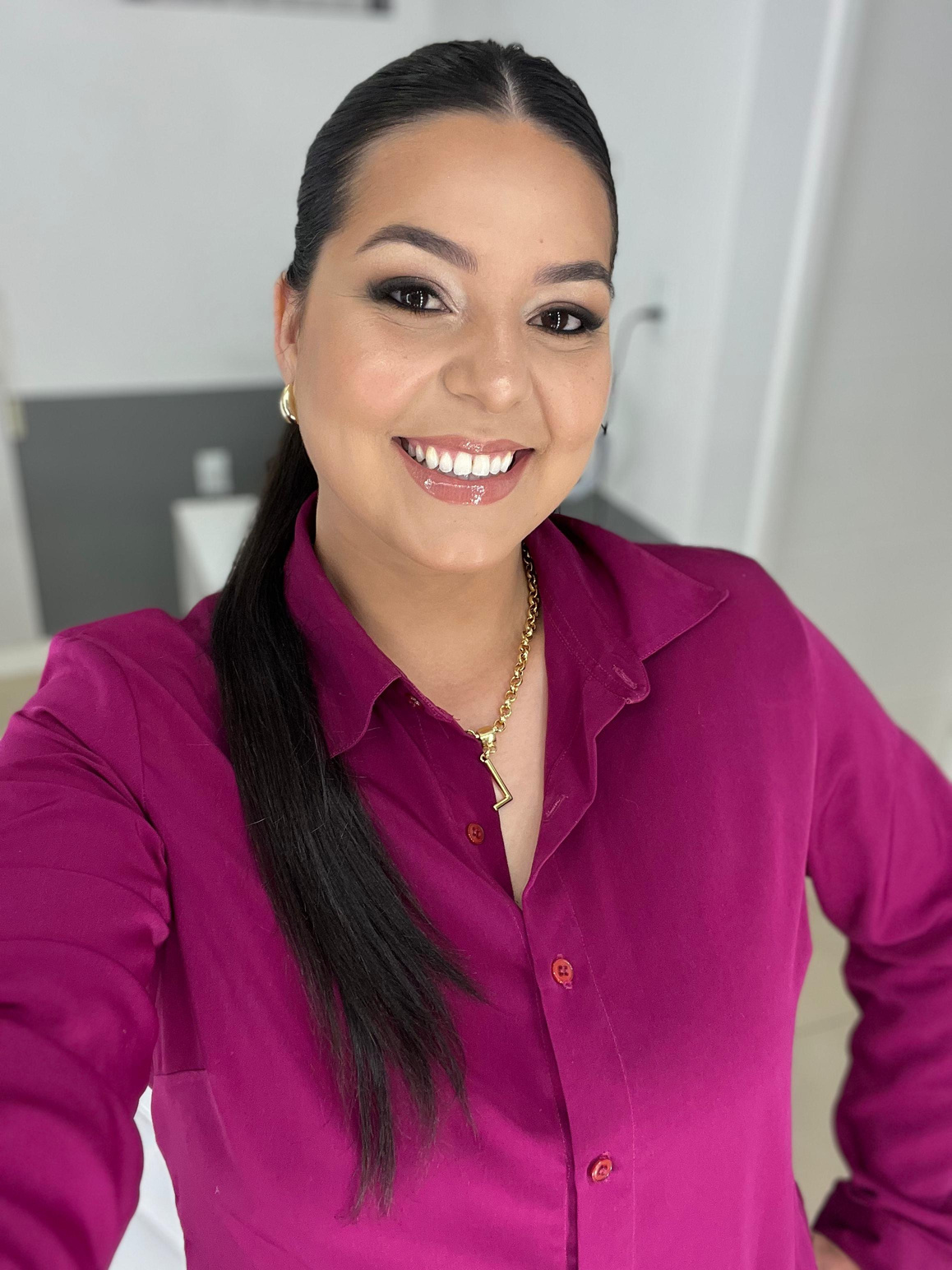 Retrato de Lutiane Flores sorrindo